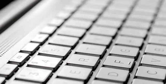 Top 11 Best Foldable Keyboards [List & Guide]